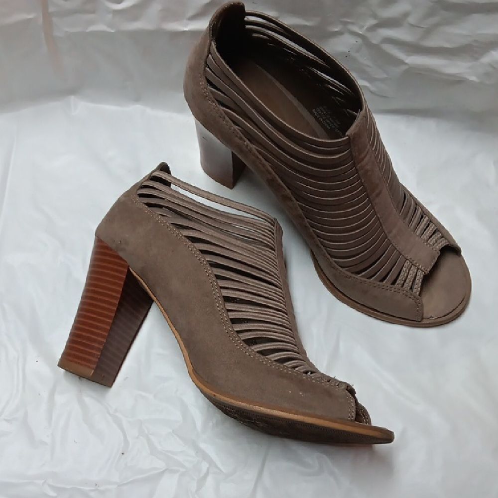 MIA 'Shelli' Elegant Beige Women's Heeled Sandals Size 7.5